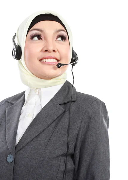 Beautiful Muslim woman on the phone — Stock Photo, Image