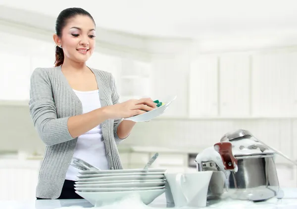 Aziatische vrouw huis werk — Stockfoto