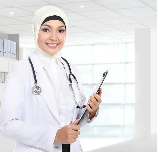 Moslem asiático médico retrato — Fotografia de Stock