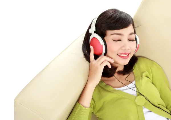 Mujer disfrutando de la música —  Fotos de Stock
