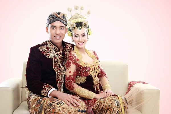 Traditional java wedding couple — Stock Photo, Image