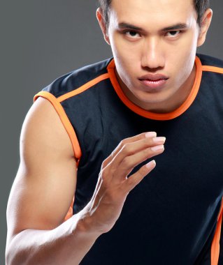 sportive adam çalıştıran