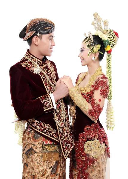 Traditionella java bröllop par man och hustru hålla varandra — Stockfoto