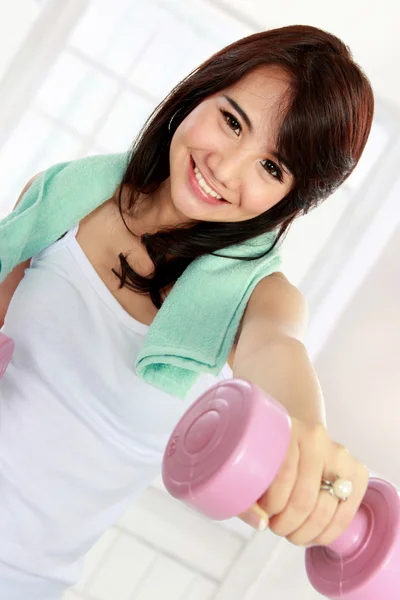 Woman exercising with free-weights — Stock Photo, Image