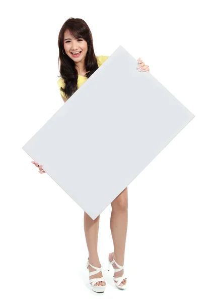 Tiener meisje bedrijf wit bord — Stockfoto