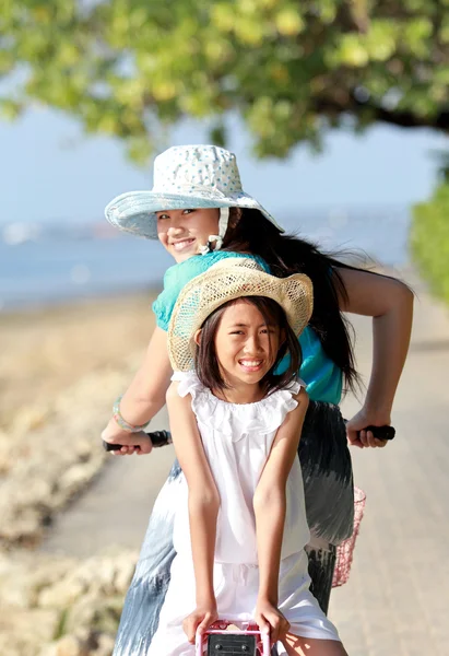 Young little girl having fun with bicycle outdoor — Stock Photo, Image