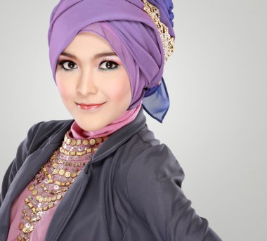 hijab giyen güzel bir kadın portresi