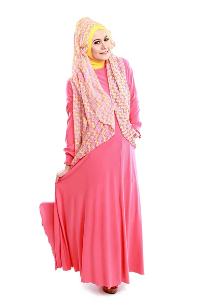Piękna dziewczyna nosi różowy kostium muzułmańskich — Zdjęcie stockowe