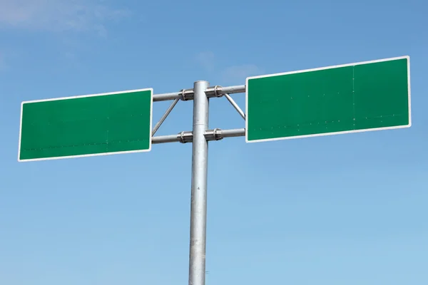 Leere Autobahnschilder bereit für Ihren individuellen Text — Stockfoto