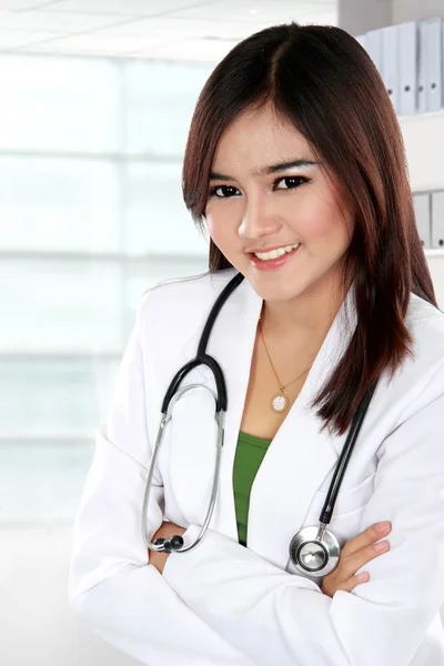 Asian female docotr with arm crossed — Stock Photo, Image