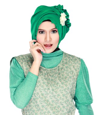 moda portre genç mutlu güzel Müslüman kadının gree ile