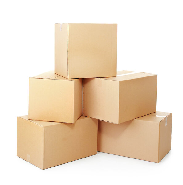 стопки картонных коробок
