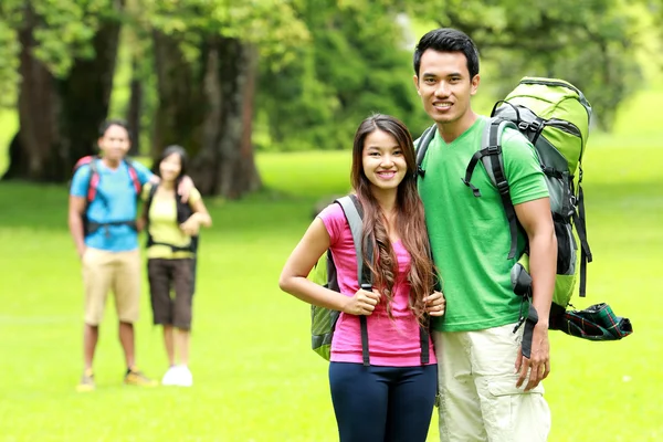 Young man and woman camping in the park — Stock Photo, Image