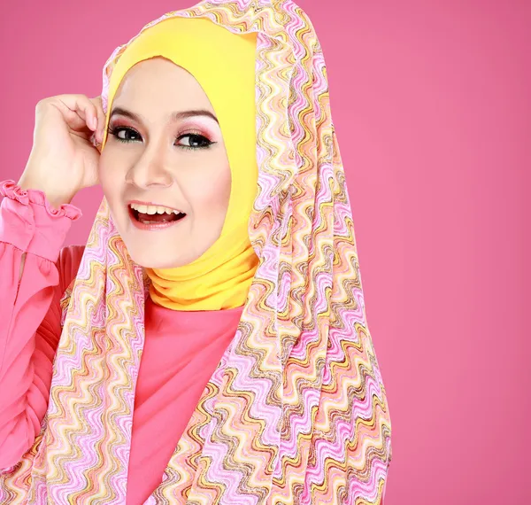 Portrét krásné ženy nosí hidžáb — Stock fotografie