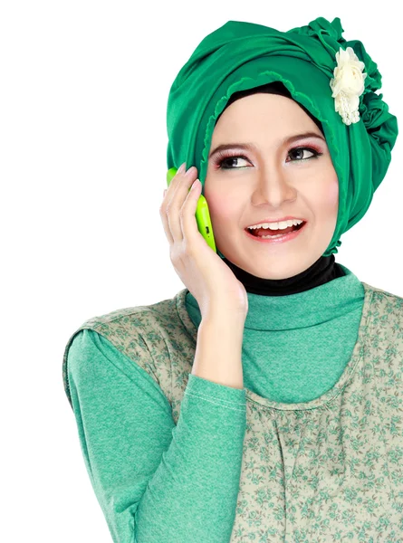 Porträtt av vacker kvinna bära hijab — Stockfoto