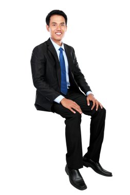 boş yer üstünde oturan genç işadamı