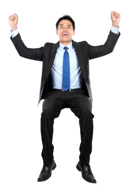 boş yer üstünde oturan genç işadamı