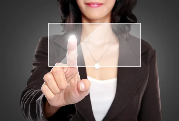 Geschäftsfrau drängt auf virtuellen Bildschirm — Stockfoto