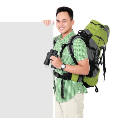 uzun yürüyüşe çıkan kimse adam turist pano ile