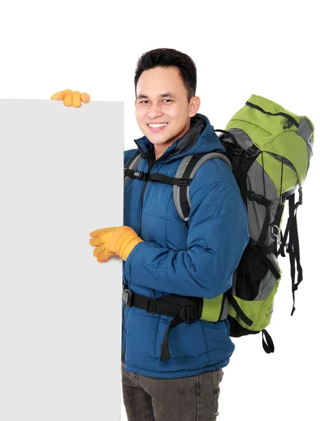 Hiker man tourist  with blank board — Stock Photo, Image