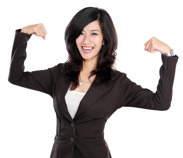 Emocionada mujer de negocios levantó las manos mostrando un concepto fuerte — Foto de Stock