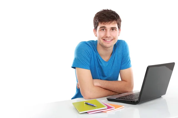Estudante universitário usando seu laptop — Fotografia de Stock