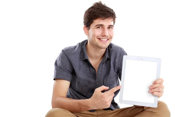 Mann zeigt Bildschirm eines digitalen Tablets — Stockfoto