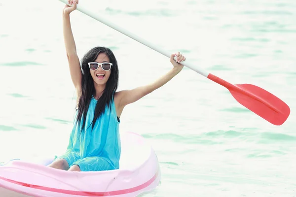 Woman having fun kayaking — Stock Photo, Image