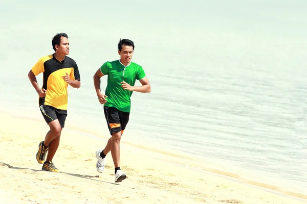 Hombre corriendo en la playa —  Fotos de Stock