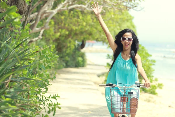 Woman having fun riding bicycle at the beach — Stock Photo, Image