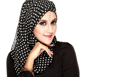 Siyah Yaralı genç güzel bir Müslüman kadın moda portre