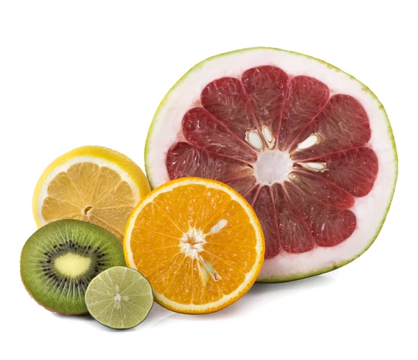 Assortimento di frutta fresca esotica affettata — Foto Stock