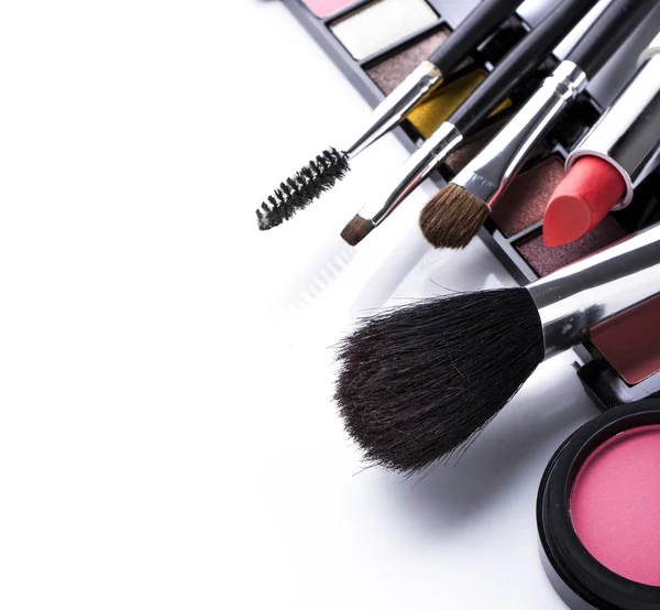 Cepillo de maquillaje y cosméticos — Foto de Stock