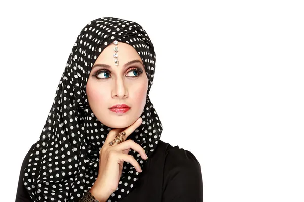 Woman with black scarf looking up to copy space — Stock Photo, Image
