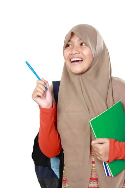 Mutlu genç öğrenci bir şey düşünüyor