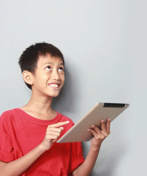 Kid using tablet — Stock Photo, Image