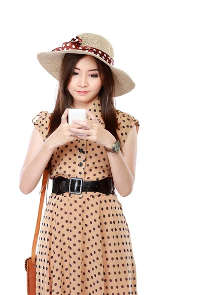 Rero asiatische Frau lächelt mit Handy — Stockfoto