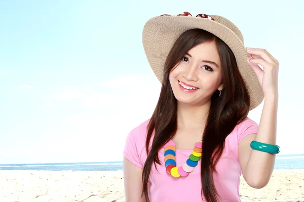 Young asian woman wearing summer hat — Stock Photo, Image