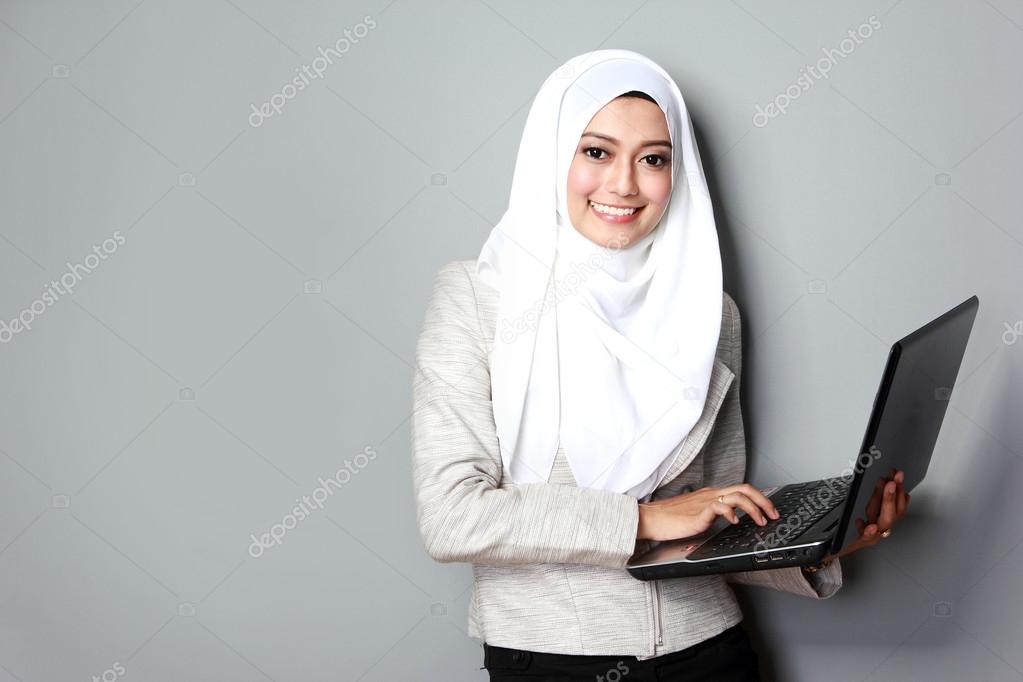 asian woman with laptop