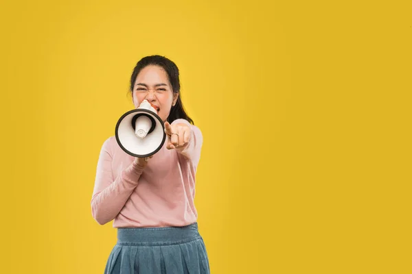 Excited beautiful woman talking seriously holding megaphone and finger pointing — Stock Photo, Image