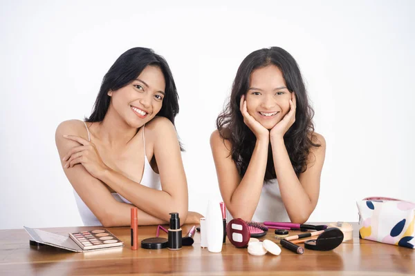 Two asian beautiful happy friend while doing make up — Stock Photo, Image
