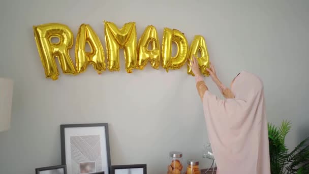 Decoración del hogar musulmán en el mes de Ramadán bienvenida — Vídeos de Stock