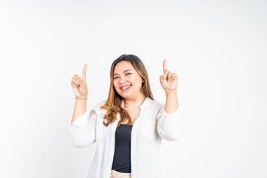 El hareketi yapan çekici Asyalı kadın.