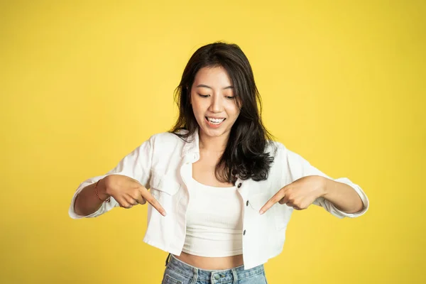 Attractive asian woman with finger pointing down — Stock Photo, Image