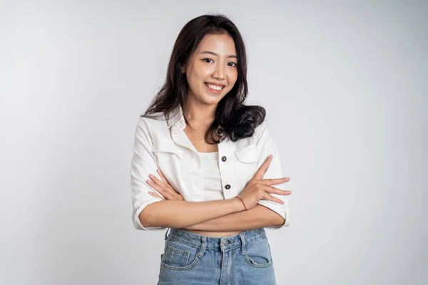 Asian woman stand with crossed hands on isolated background — Stock Photo, Image