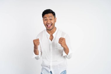 Heyecanlı Asyalı genç adam, iki elini de sıktı.