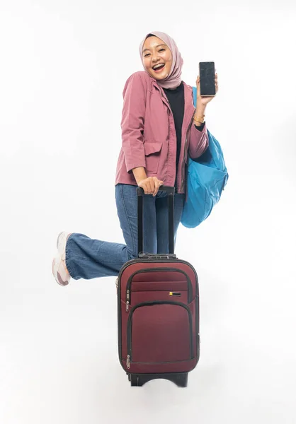 Jonge moslim vrouw klaar voor vakantie tijdens eid mubarak vakantie — Stockfoto