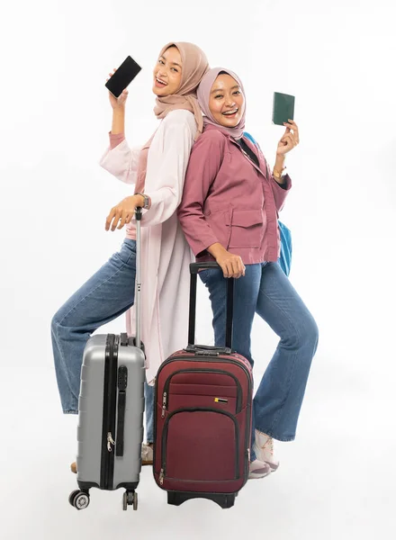 Jonge moslim vrouw klaar voor vakantie tijdens eid mubarak vakantie — Stockfoto