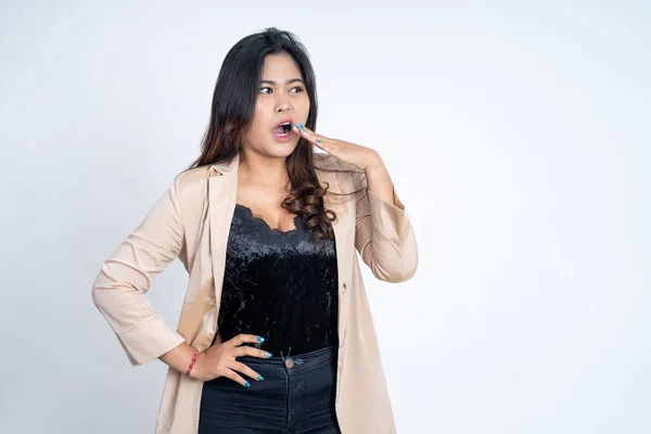 Young woman refusing with palms gesture side a copyspace — Stock Photo, Image