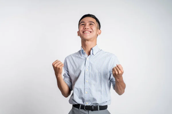 Upphetsad asiatisk ung man med två händer spända — Stockfoto
